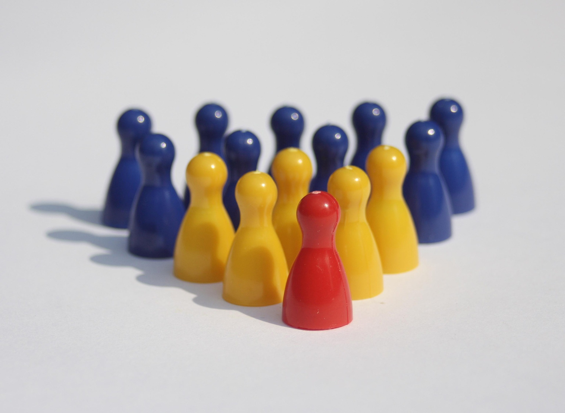 Pyramidformation med spelpjäser